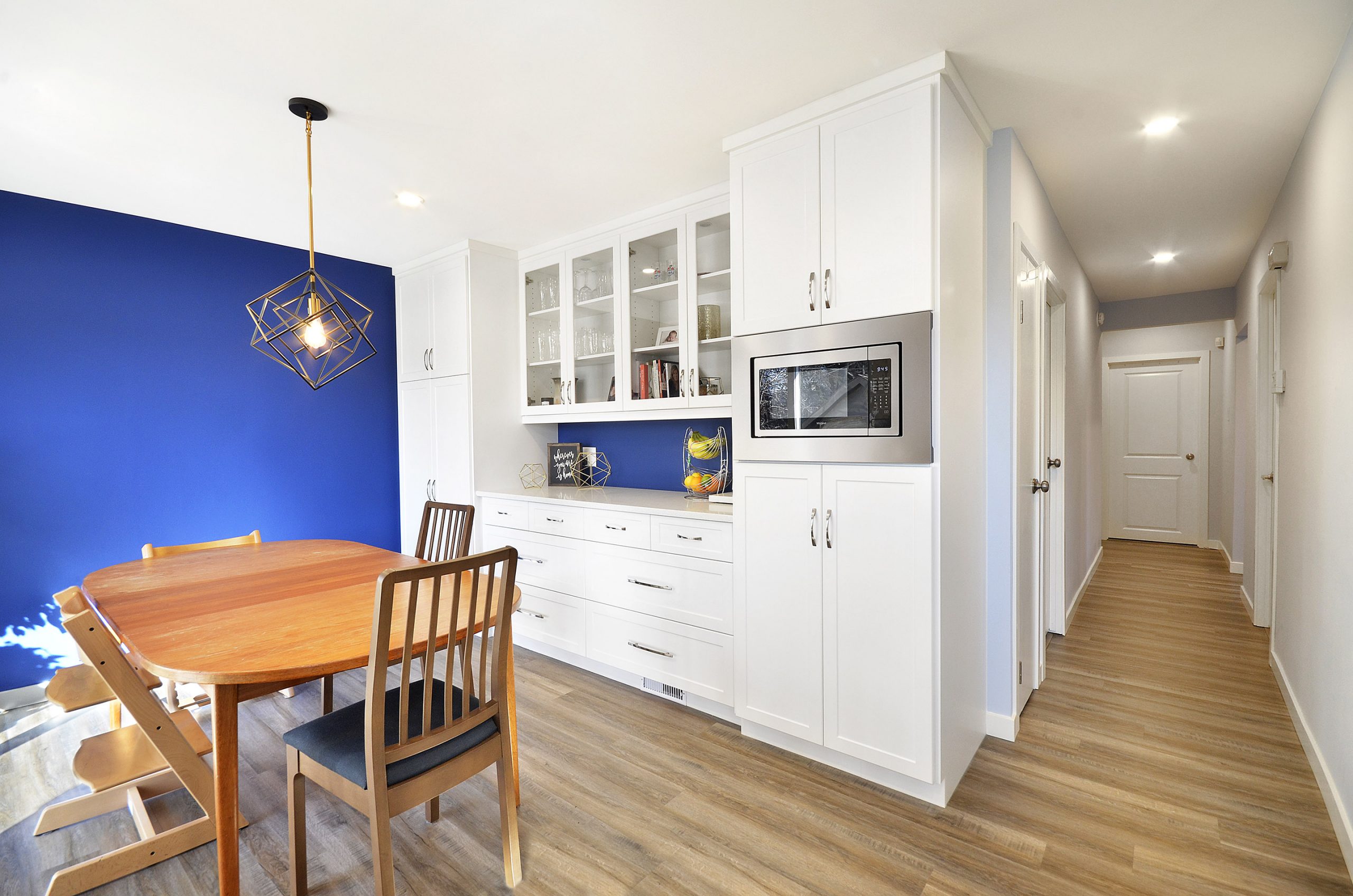 Jupiter_Winnipeg kitchen open concept - designer colours, beautiful new cabinets