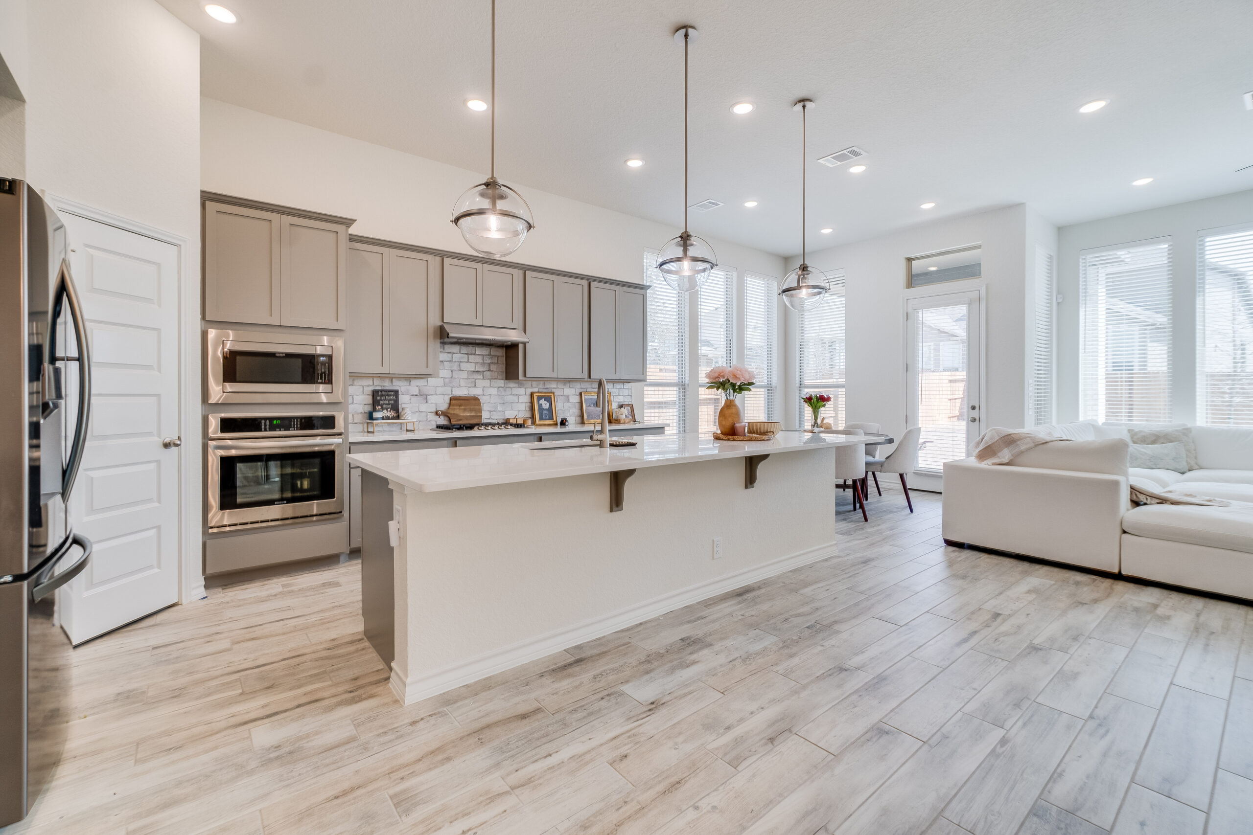 trendy white kitchen