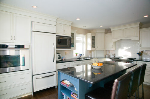 Farmhouse Kitchen - All Canadian Renovations Ltd. - Winnipeg Kitchen Renovations